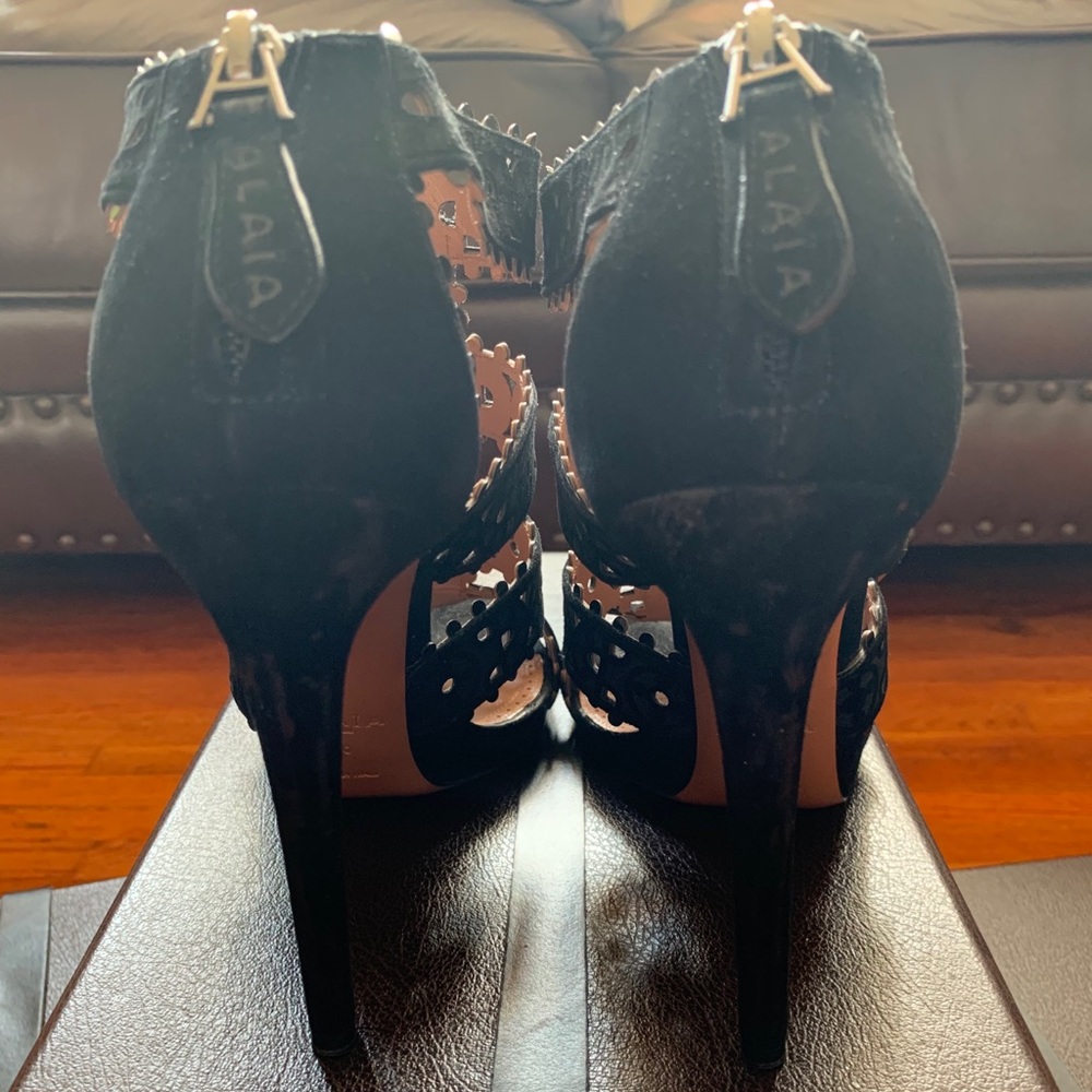 🛑SOLD🛑 Alaia Black Suede Laser Cut Sandals Size - Picture 7 of 9
